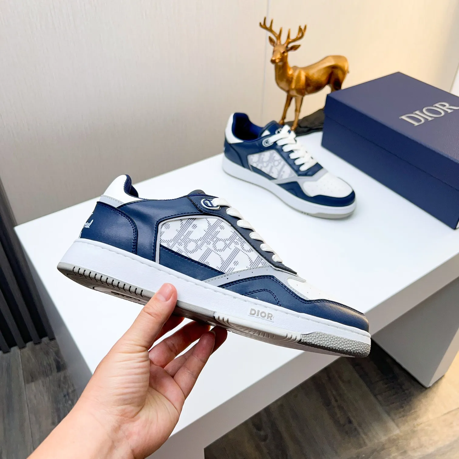 Men's Men's Shoes 💰400 [New] 🦩🦩Dior - Low-top sneakers 2025 spring men's collection new arrivals [Celebrate][Celebrate][Celebrate], reinterpret the basketball shoe design and become a classic Dior item [Strong][Strong][Strong], crafted in black and cream white smooth cowhide with beige suede, leather display on the side The CD logo, tongue, sole and back side are decorated with various distinctive details to enhance the style[666][666], while eyelet details, topstitching and rubber panels highlight the dynamic charm of its athletic style[strong][strong][strong]. It has a two-color rubber sole, which can be matched with various clothing to create a refined look. Size: 38 to 44 (45 can be customized